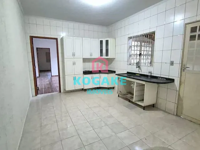 Casa com 174m² 2 quartos e 2 banheiros, à venda, no bairro Jardim Oriente em São José dos Campos