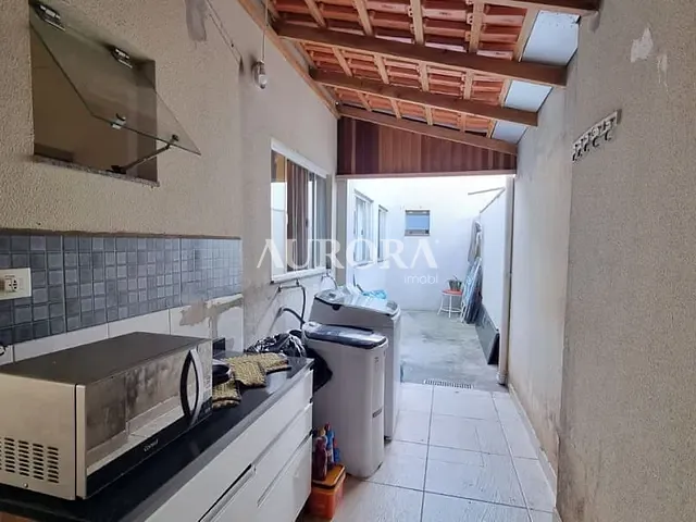 Casa 3 quartos e 2 banheiros, à venda, no bairro H.U. em Londrina