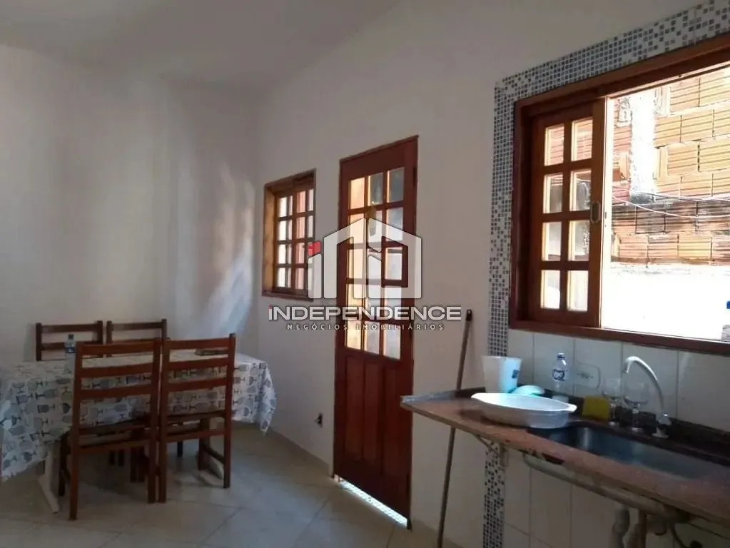 Casa, 2 quartos, 215 m² - Foto 1