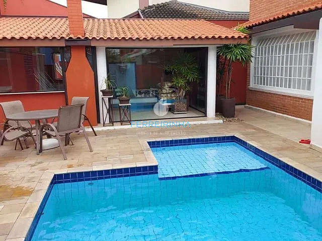 Casa com 360m² 4 quartos e 4 banheiros, à venda, no bairro Jardim das Colinas em São José dos Campos