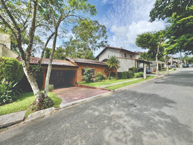 Casa com 360m² 3 quartos e 3 banheiros, à venda, no bairro São Paulo II em Cotia