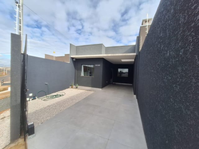 Casa para Locação, 3 quartos sendo 1 suíte, Churrasqueira, 2 banheiros, 2 vagas, Quintal Amplo, 82m², Cará-cará - Ponta Grossa/PR
