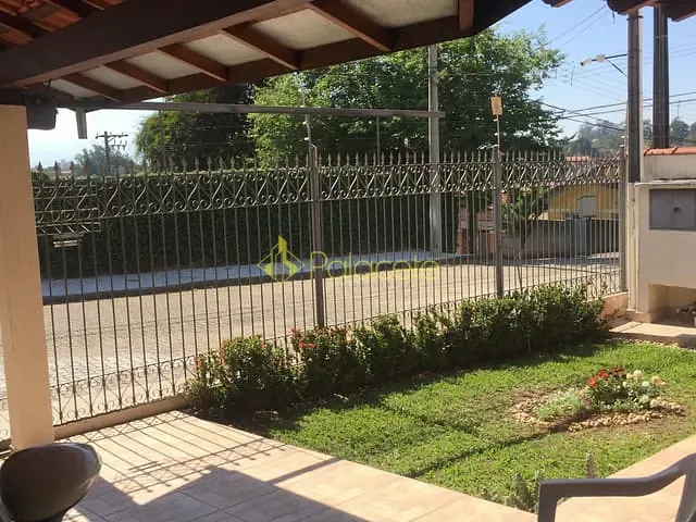 Casa com 300m² 5 quartos e 3 banheiros, à venda, no bairro Residencial Ouro Verde em Pindamonhangaba