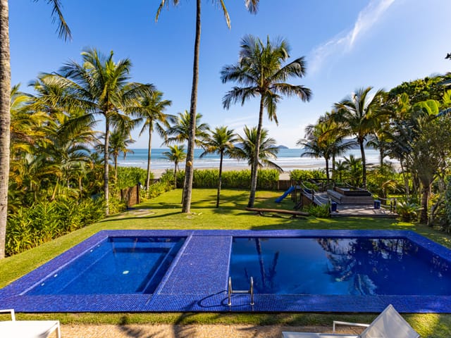 Casa com 1100m² 7 quartos e 8 banheiros, à venda, no bairro Baleia em São Sebastião
