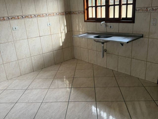 Casa com 60m² 2 quartos e 1 banheiro, para alugar, no bairro Jardim Nova Coimbra em Cotia