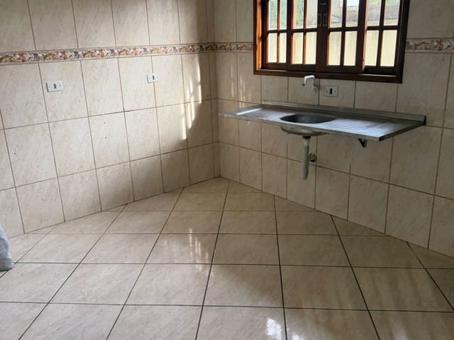 Casa com 60m² 2 quartos e 1 banheiro, para alugar, no bairro Jardim Nova Coimbra em Cotia