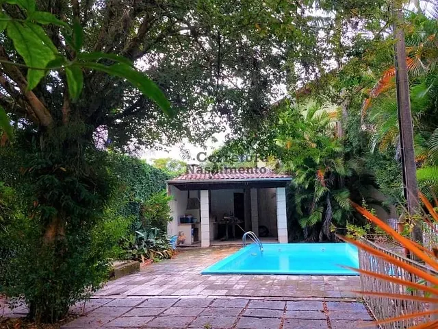Casa com 780m² 4 quartos e 4 banheiros, à venda, no bairro Jardim Siesta em Jacareí
