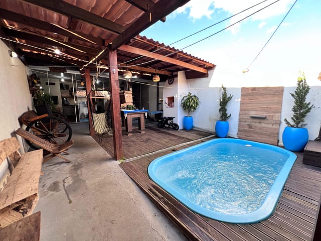 Casa à Venda, Semimobiliada com piscina, 2 quartos, 3 vagas, Edícula com churrasqueira, 87m²