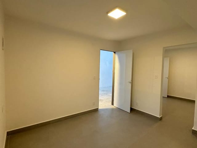 Casa com 274m², para alugar, no bairro Vila Sônia em São Paulo