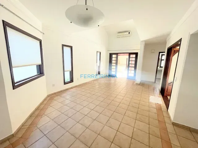 Casa com 360m² 3 quartos e 4 banheiros, para alugar, no bairro Jardim das Colinas em São José dos Campos
