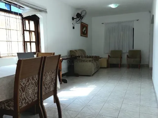 Casa com 250m² 2 quartos e 2 banheiros, à venda, no bairro Jardim Santa Maria em Jacareí