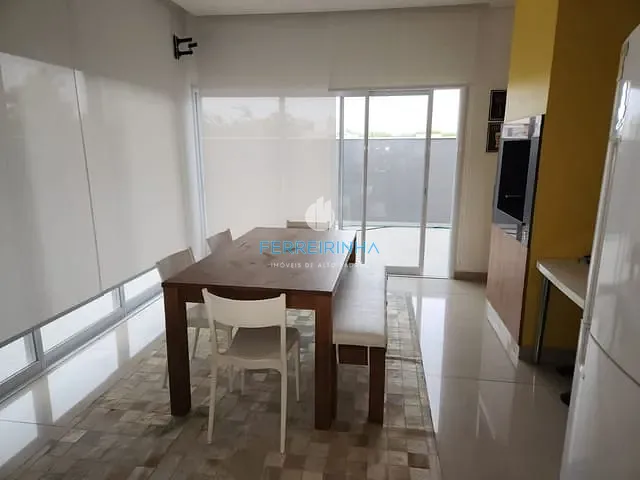 Casa com 600m² 3 quartos e 3 banheiros, à venda, no bairro Condomínio Residencial Colinas do Paratehy em São José dos Campos