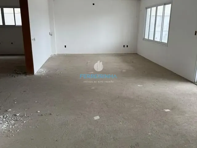 Casa com 827m² 4 quartos e 5 banheiros, à venda, no bairro Urbanova em São José dos Campos
