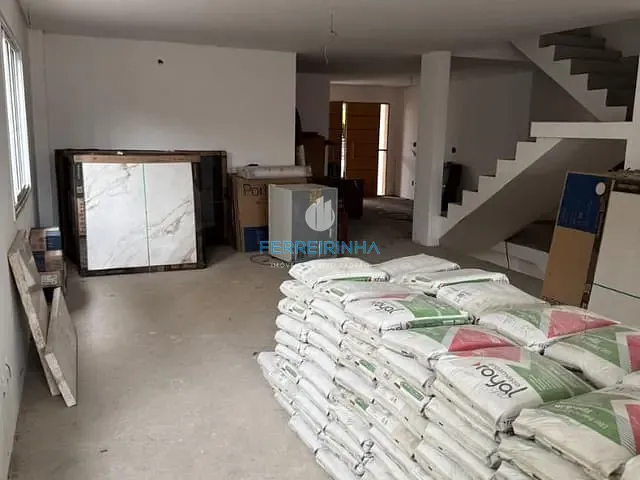 Casa com 827m² 4 quartos e 5 banheiros, à venda, no bairro Urbanova em São José dos Campos