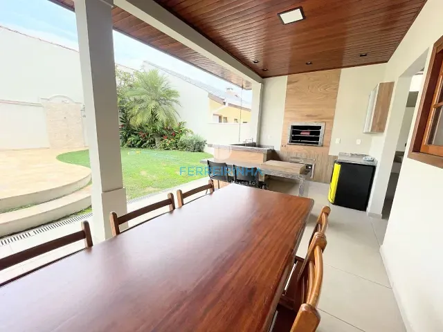 Casa com 450m² 4 quartos e 5 banheiros, para alugar, no bairro Conjunto Residencial Esplanada do Sol em São José dos Campos