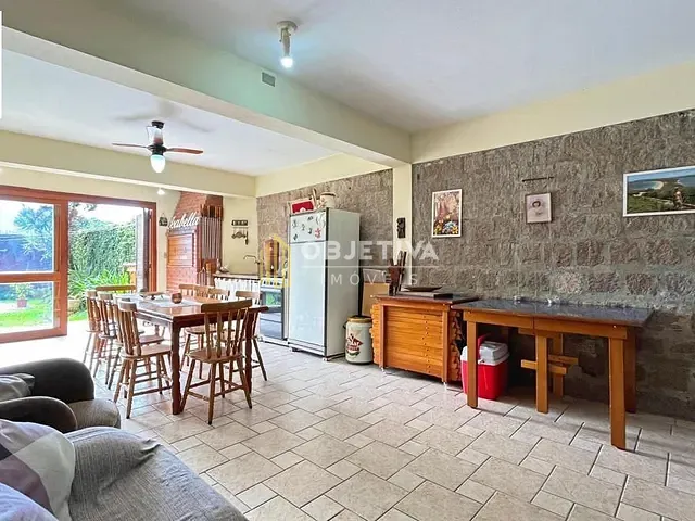 Casa 3 quartos e 4 banheiros, à venda, no bairro Tristeza em Porto Alegre