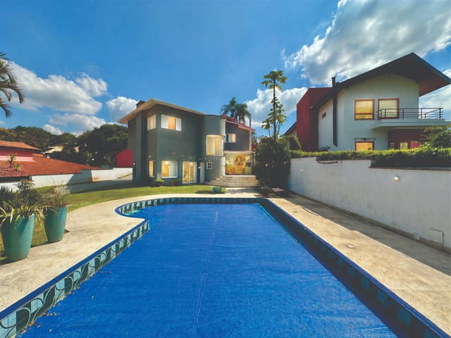 Casa com 300m² 4 quartos e 5 banheiros, à venda, no bairro Granja Viana II em Cotia