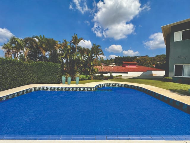 Casa com 300m² 4 quartos e 5 banheiros, à venda, no bairro Granja Viana II em Cotia