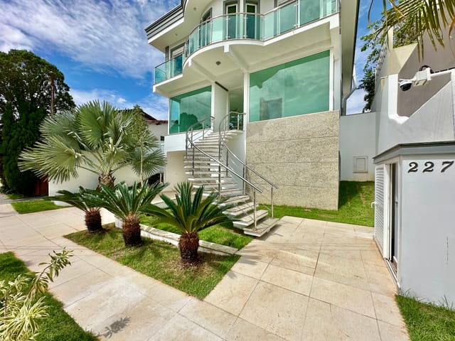 Casa com 442m² 5 quartos e 6 banheiros, à venda, no bairro São Paulo II em Cotia