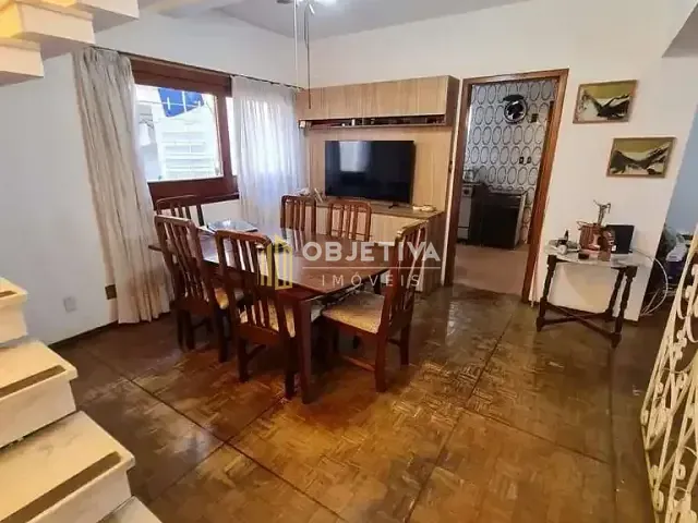 Casa 3 quartos e 2 banheiros, à venda, no bairro Partenon em Porto Alegre