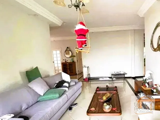 Casa com 702m² 4 quartos e 4 banheiros, à venda, no bairro Jardim Itaperi em Atibaia