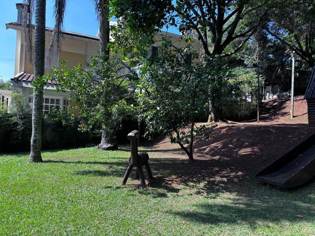 Casa 4 quartos e 3 banheiros, à venda, no bairro Jardim Barbacena em Cotia