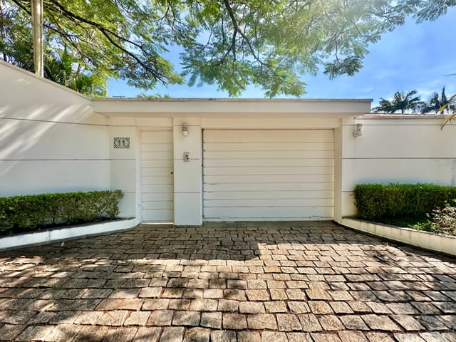 Casa com 2352m² 4 quartos e 6 banheiros, à venda, no bairro Palos Verdes em Carapicuíba