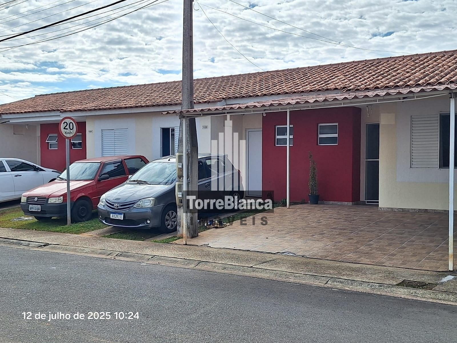 Casa à venda com 3 quartos, 70m² - Foto 2