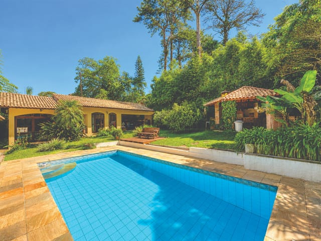 Casa com 1360m² 5 quartos e 5 banheiros, à venda, no bairro Jardim Colibri em Embu das Artes