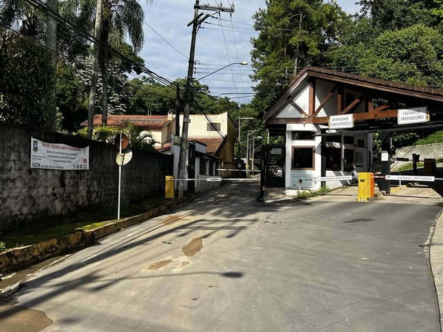 Casa com 1360m² 5 quartos e 5 banheiros, à venda, no bairro Jardim Colibri em Embu das Artes