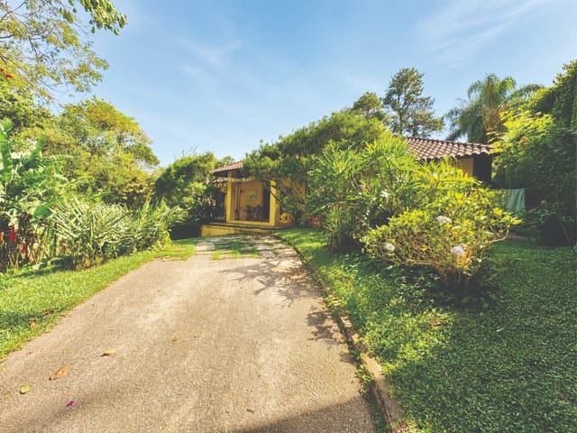 Casa com 1360m² 5 quartos e 5 banheiros, à venda, no bairro Jardim Colibri em Embu das Artes