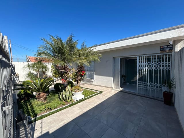 Casa à venda, 3 quartos sendo 1 suíte, 3 banheiros, 2 vagas de garagem, 448 m² total, Próximo ao Shopping Palladium, Uvaranas - Ponta Grossa/PR