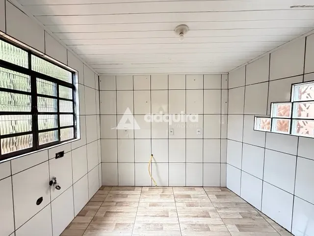 Casa 2 quartos e 2 banheiros, para alugar, no bairro Colônia Dona Luíza em Ponta Grossa