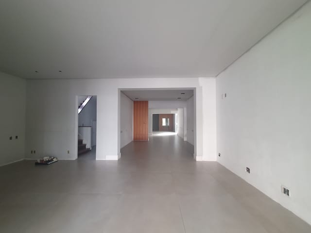 Casa com 300m², para alugar, no bairro Indianópolis em São Paulo