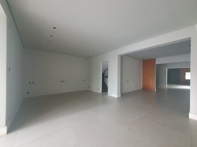 Casa com 300m², para alugar, no bairro Indianópolis em São Paulo
