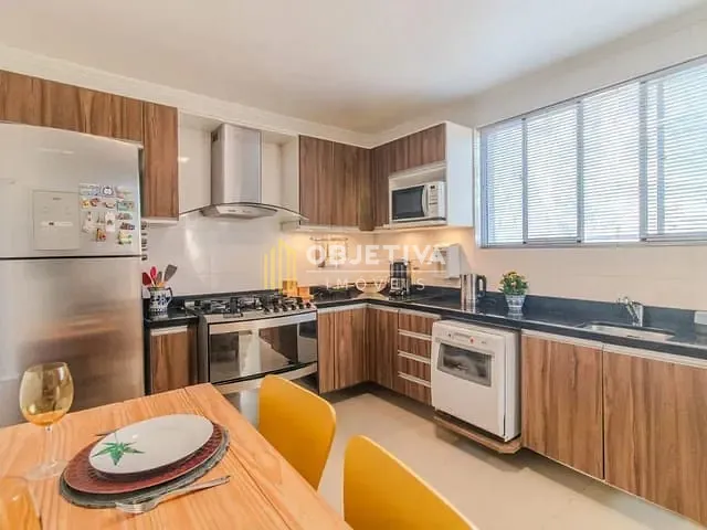 Casa 3 quartos e 1 banheiro, à venda, no bairro Medianeira em Porto Alegre