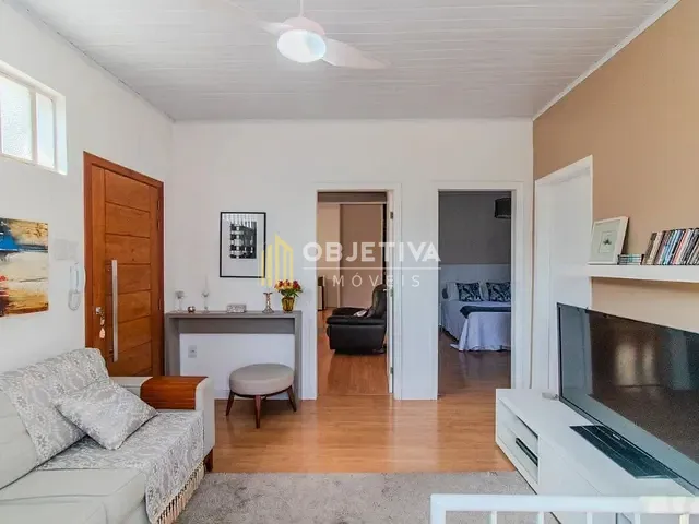 Casa 3 quartos e 1 banheiro, à venda, no bairro Medianeira em Porto Alegre
