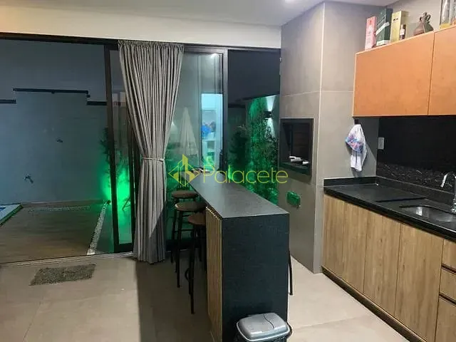 Casa com 255m² 3 quartos e 3 banheiros, à venda, no bairro Guedes em Tremembé