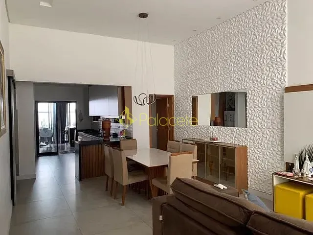 Casa com 255m² 3 quartos e 3 banheiros, à venda, no bairro Guedes em Tremembé