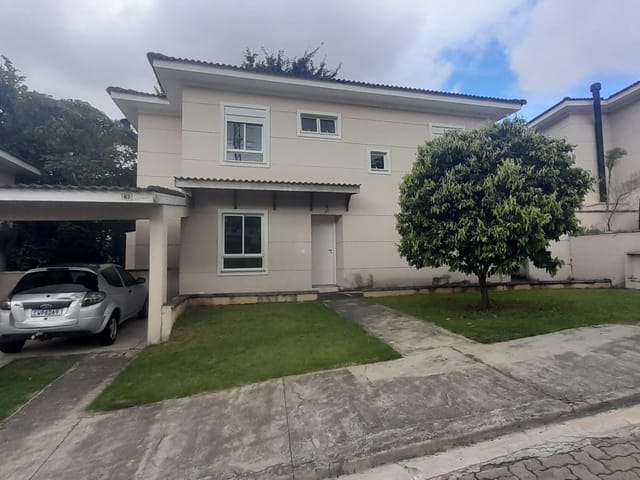 Casa com 213m² 4 quartos e 5 banheiros, à venda, no bairro Jardim da Glória em Cotia