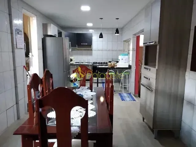 Casa com 250m² 4 quartos e 3 banheiros, à venda, no bairro Jardim Sonia Maria em Taubaté