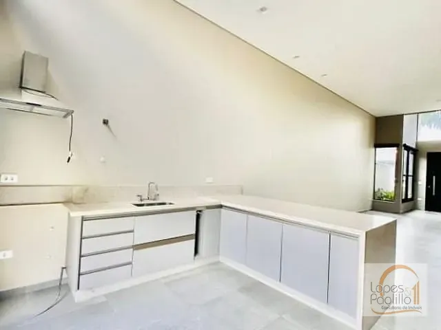 Casa com 270m² 3 quartos e 1 banheiro, à venda, no bairro Vila Santista em Atibaia