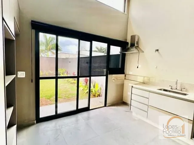 Casa com 270m² 3 quartos e 1 banheiro, à venda, no bairro Vila Santista em Atibaia