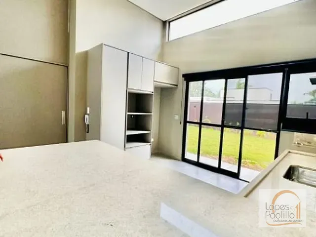 Casa com 270m² 3 quartos e 1 banheiro, à venda, no bairro Vila Santista em Atibaia