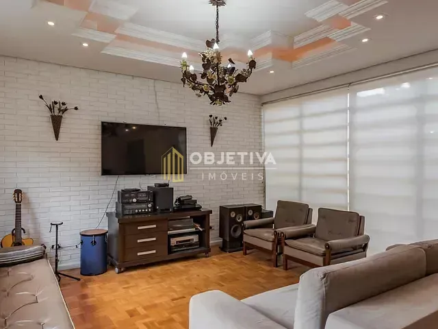 Casa 3 quartos e 4 banheiros, para alugar, no bairro Três Figueiras em Porto Alegre