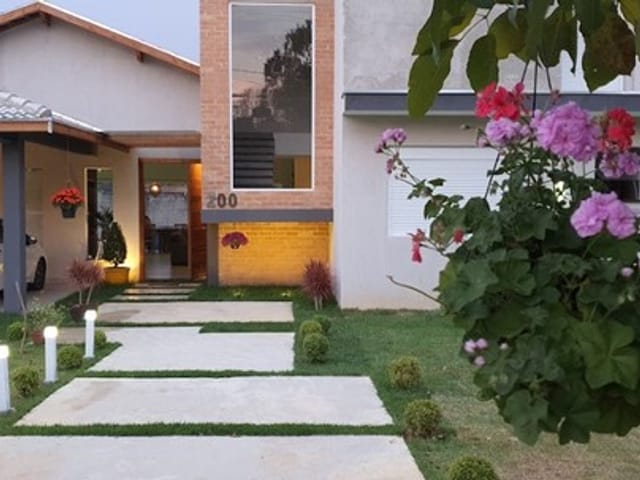 Casa com 835m² 3 quartos e 4 banheiros, à venda, no bairro Chácara São Félix em Taubaté