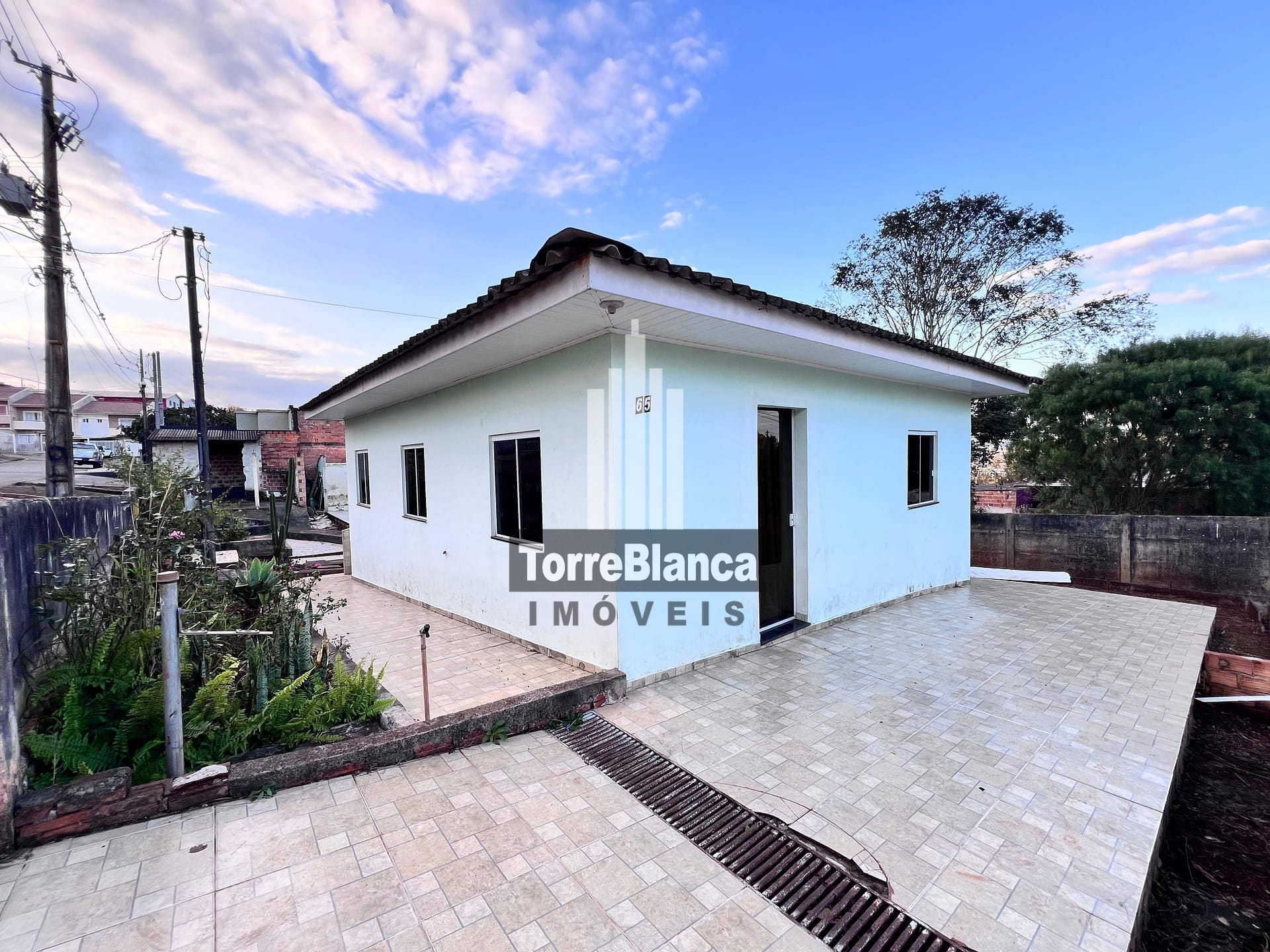Casa à venda e aluguel com 2 quartos, 70m² - Foto 1