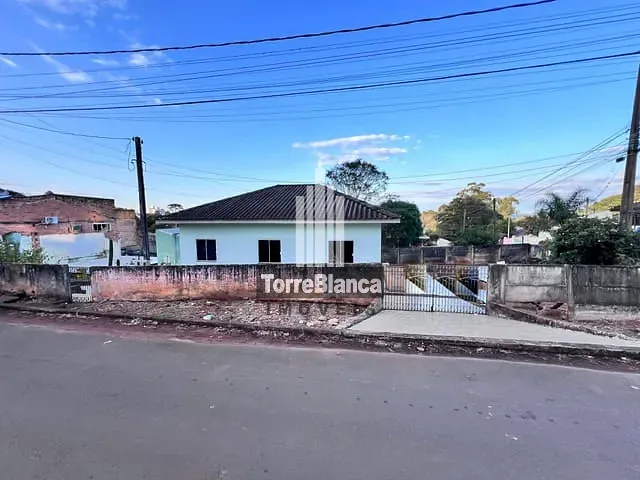 Casa com 390m² 2 quartos e 1 banheiro, à venda, no bairro Oficinas em Ponta Grossa