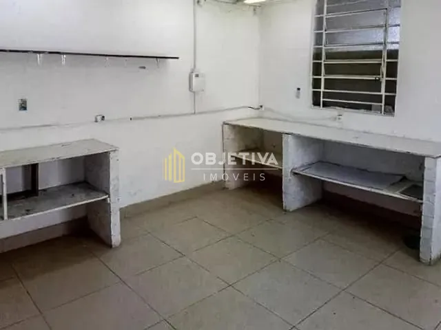 Casa 2 quartos e 3 banheiros, para alugar, no bairro Menino Deus em Porto Alegre