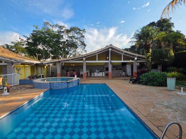 Casa com 1050m² 3 quartos e 7 banheiros, à venda, no bairro Chácara das Rosas em Cotia